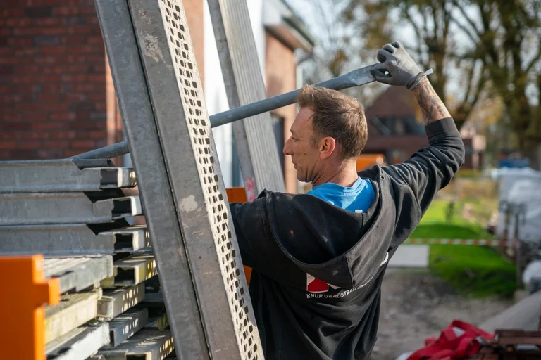 Handwerksarbeit auf der Baustelle