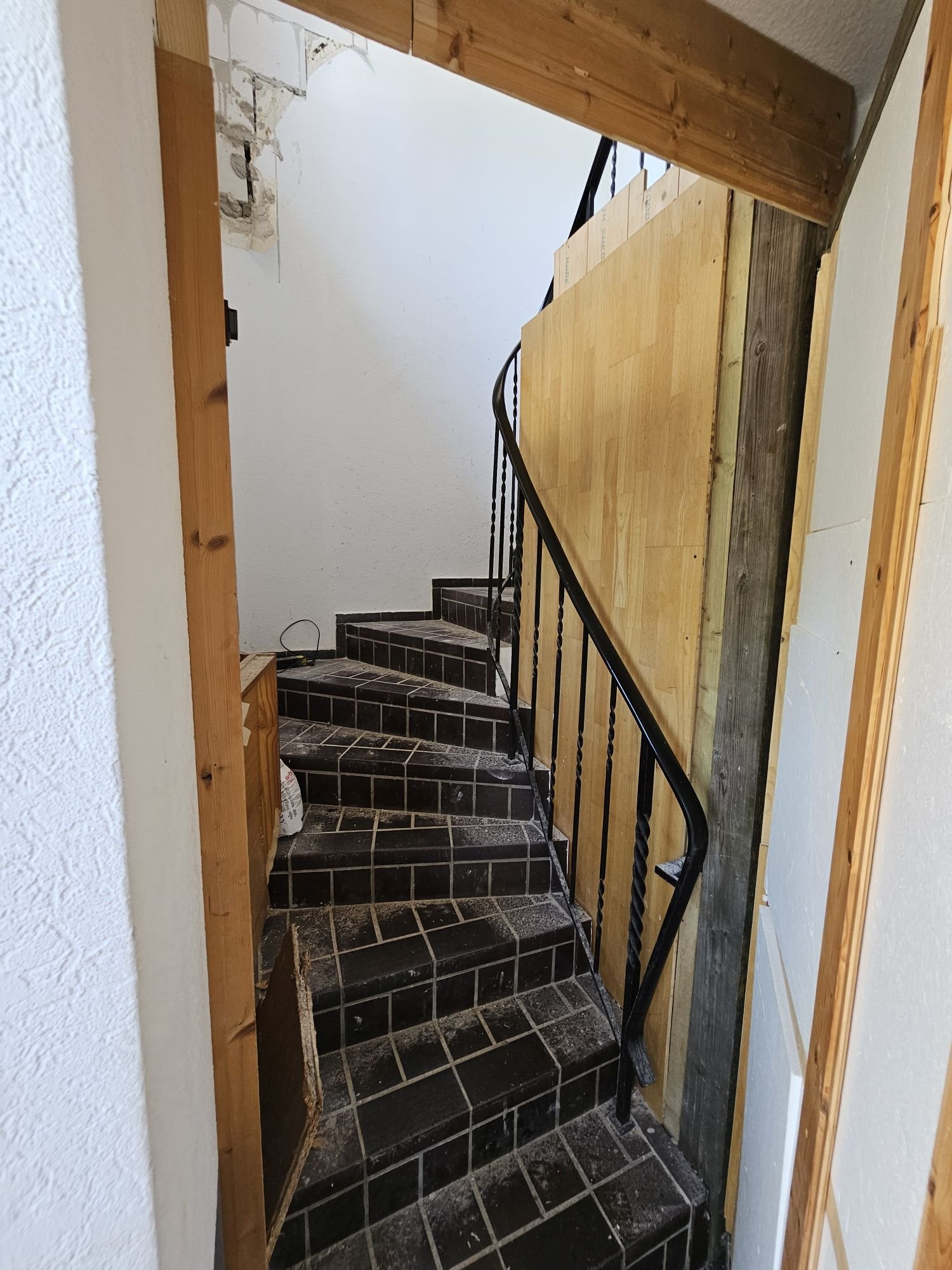 Treppenhaus vor der Sanierung