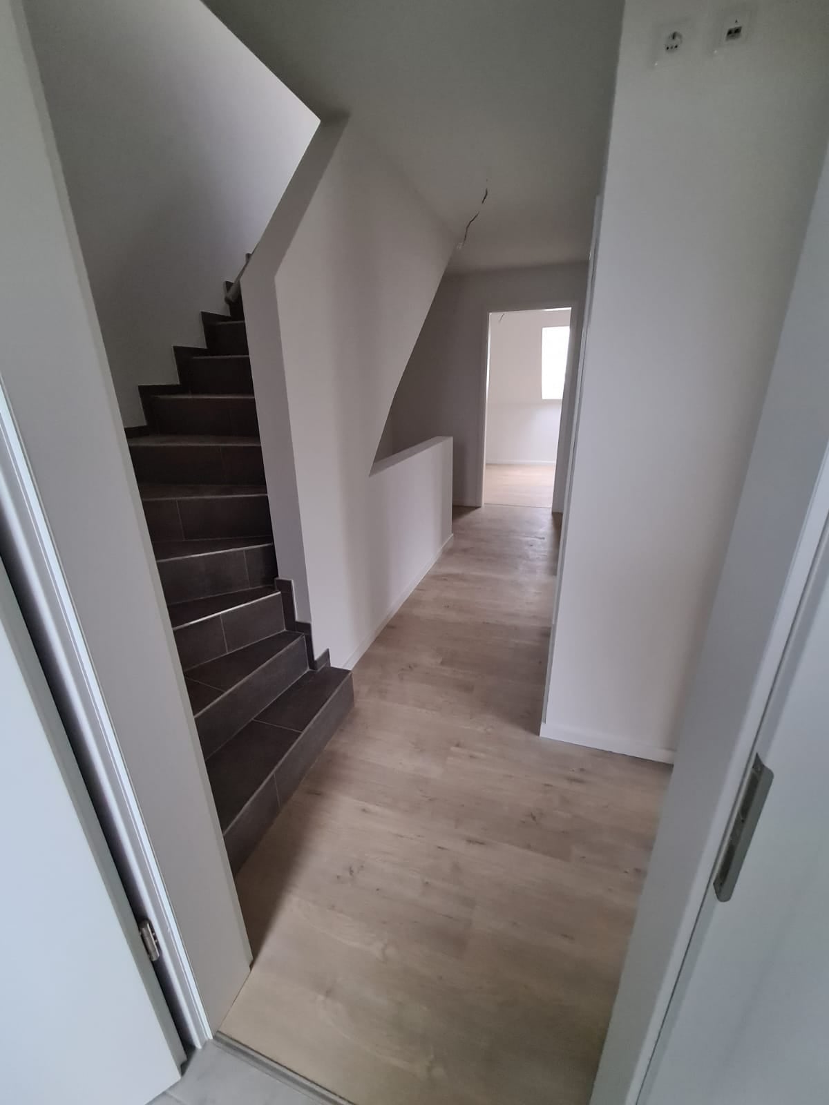 Doppelhaushälfte in Dreierwalde – Moderner Neubau ohne Dachüberstand